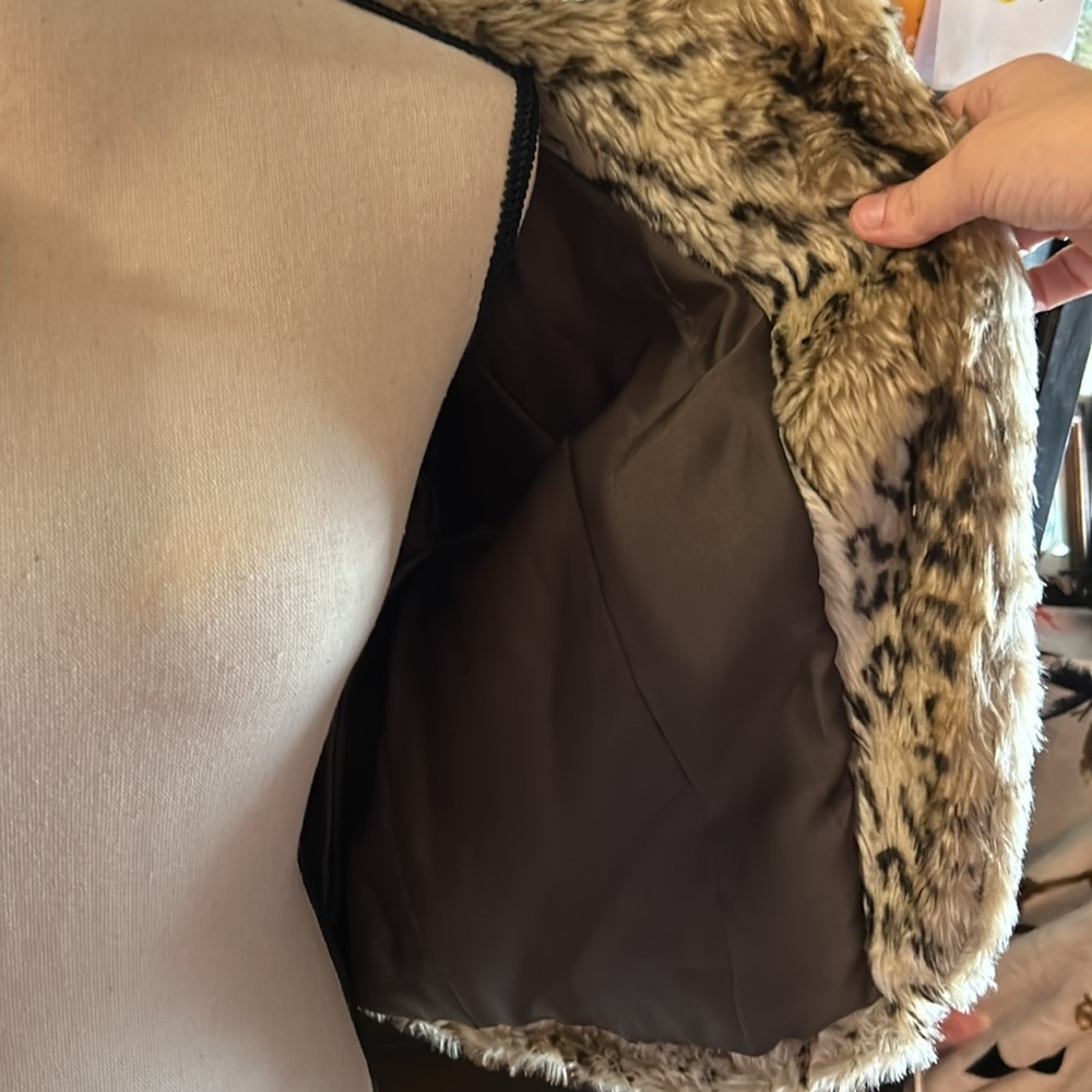 VNG Cheetah print faux fur formal coat in small medium. - Picture 7 of 10